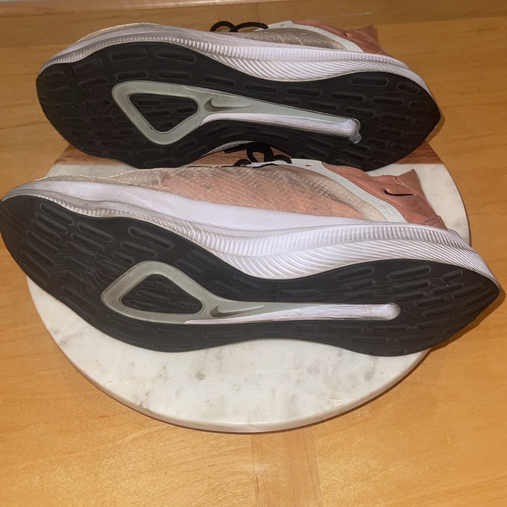 Nike - Picture 7 of 10
